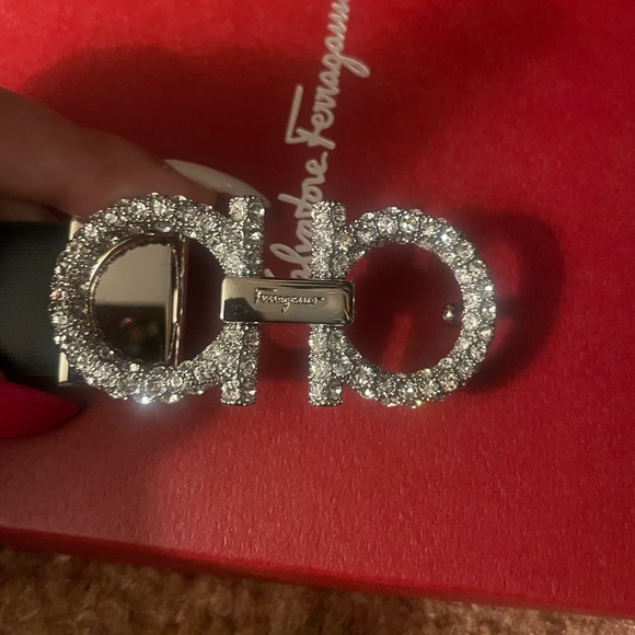 Salvatore ferragamo women’s belt. only wore it one time. In perfect conditio